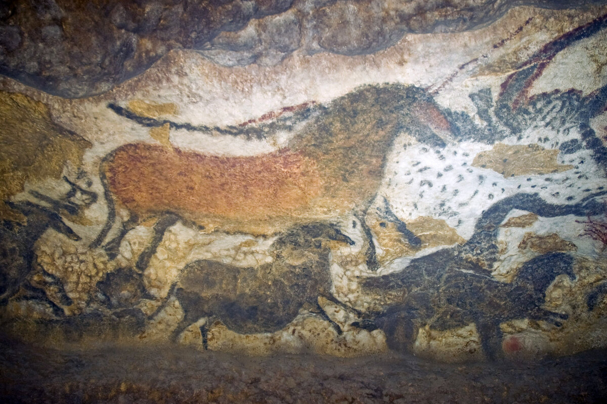 Galerie du fac-similé de Lascaux II reproduisant les peintures de la grotte