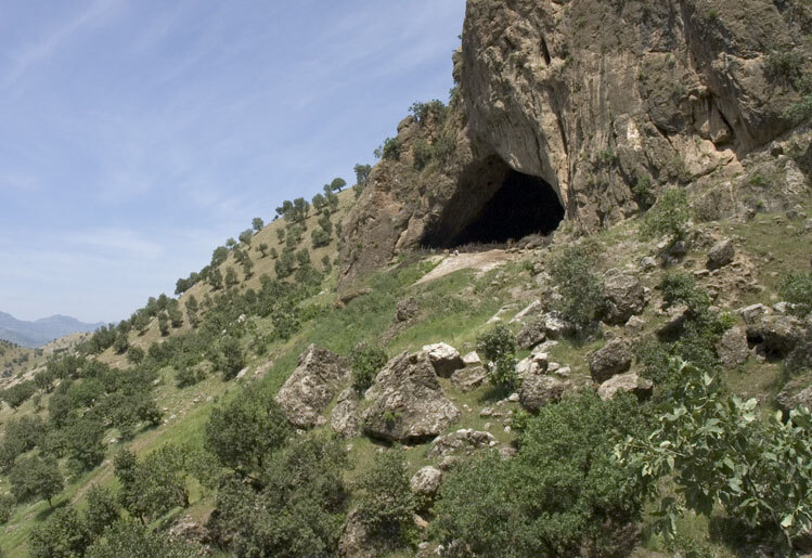 Entree de la grotte de Shanidar dans les monts Zagros au Kurdistan irakien