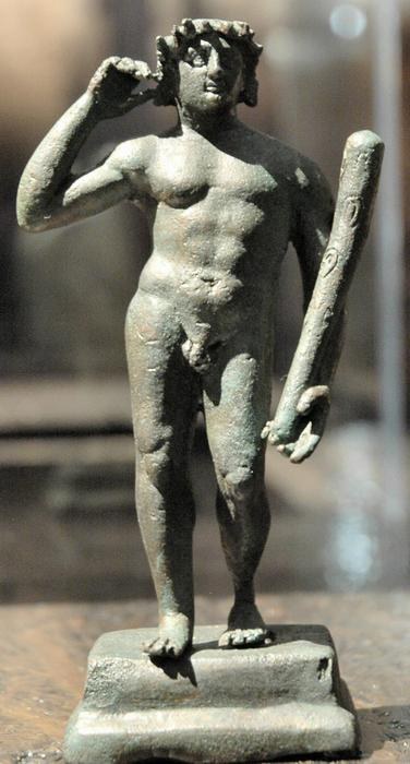 Statuette d'Heracles decouverte a Ai-Khanoum, temoignage de la culture grecque en Bactriane