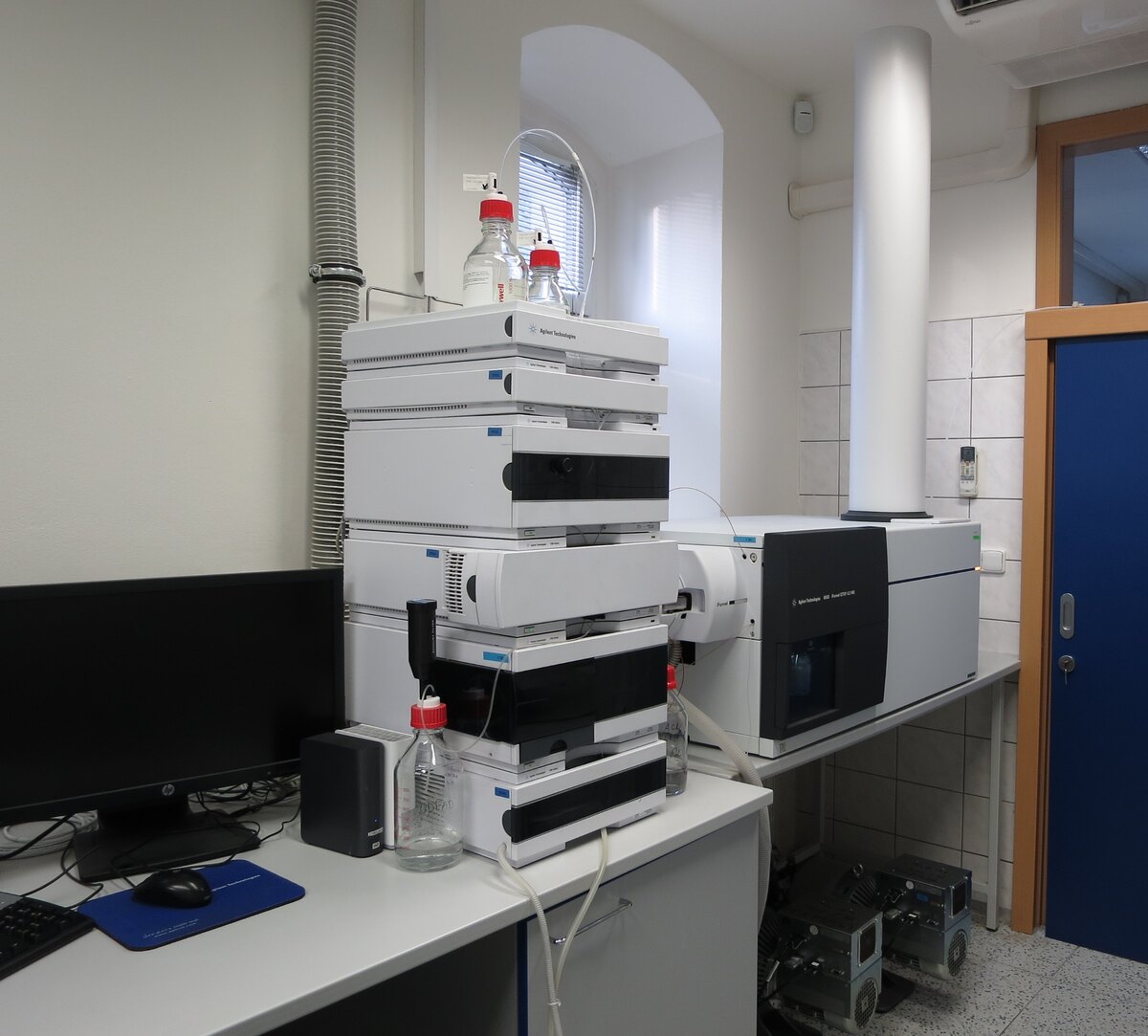 Laboratory analysis of ancient bones for stable isotope measurement