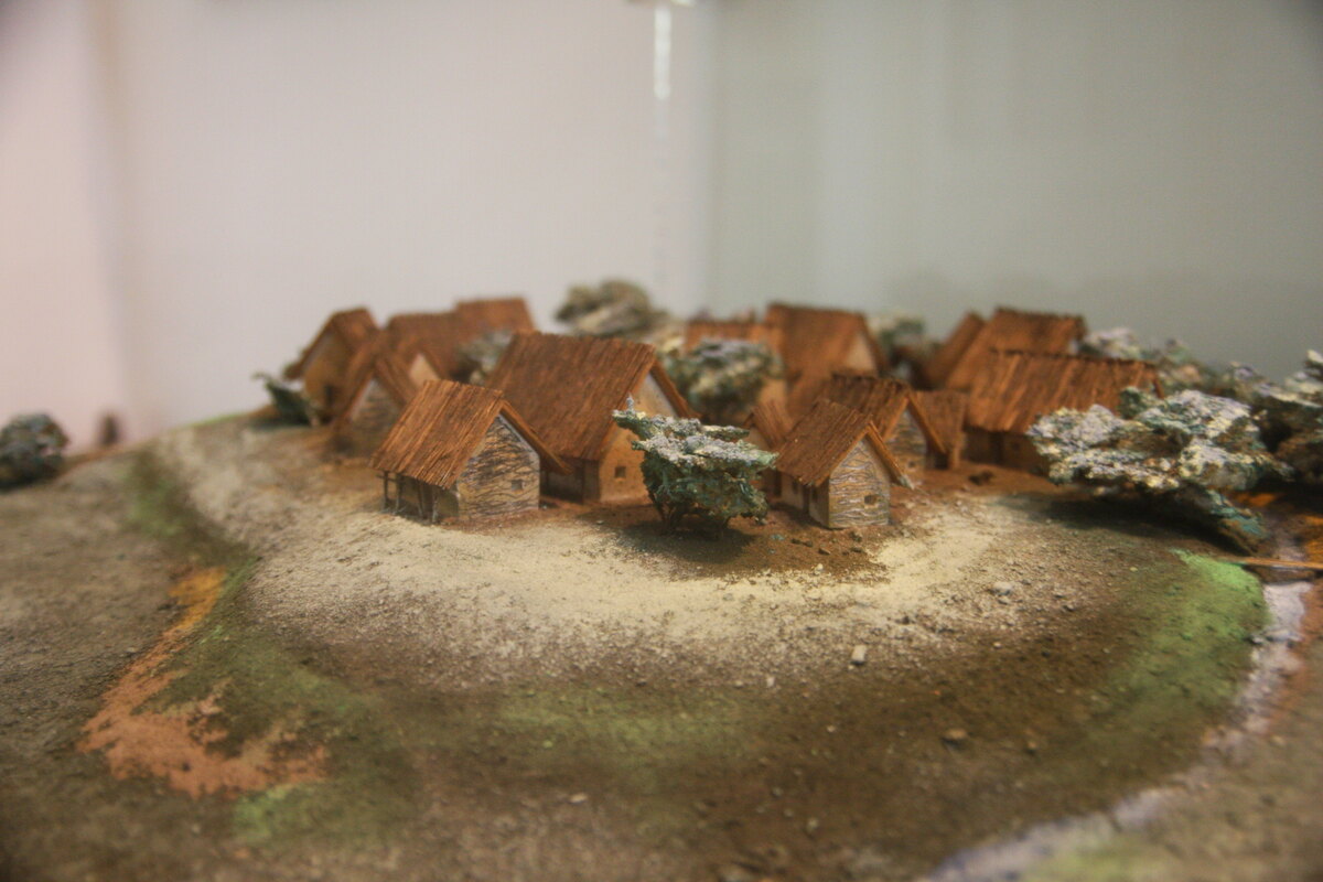 Reproduction à l'échelle d'un village Cucuteni, musée de Piatra Neamț