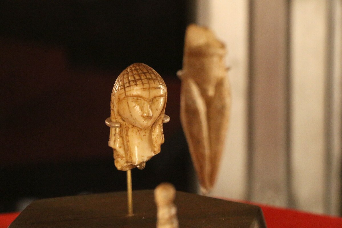 La Dame de Brassempouy, figurine ivoire Gravettien, Musée d'Archéologie Nationale