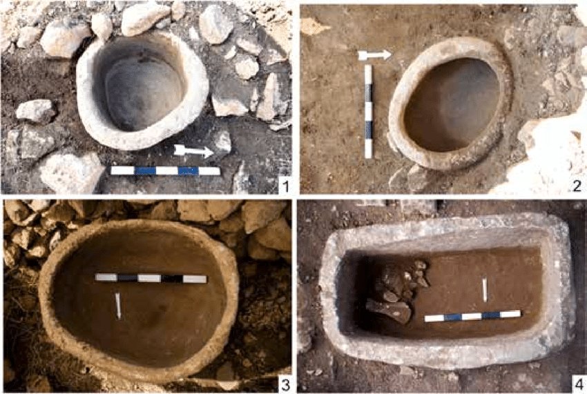 Quatre photographies de grandes cuves en pierre découvertes à Göbekli Tepe