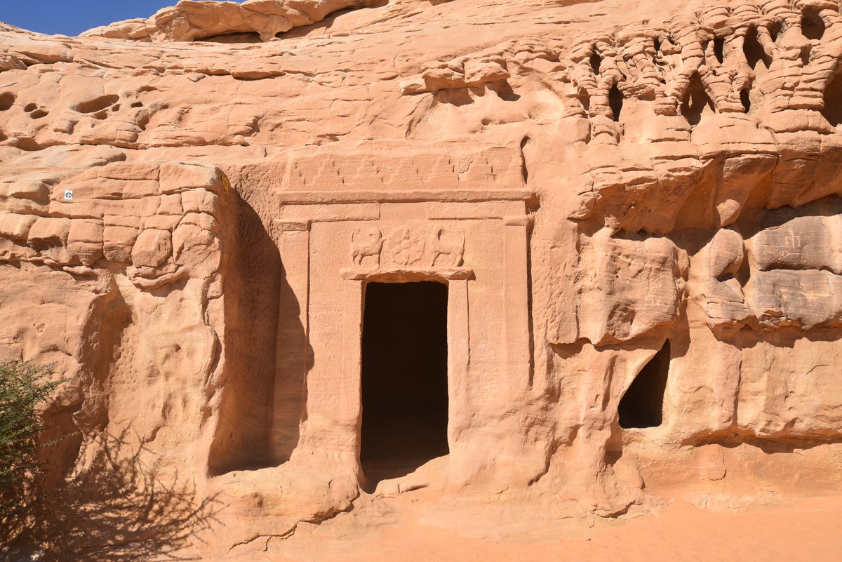 The Lion Tomb (Tomb 37), Proto-Hegra 1 style, Qasr al-Bint necropolis
