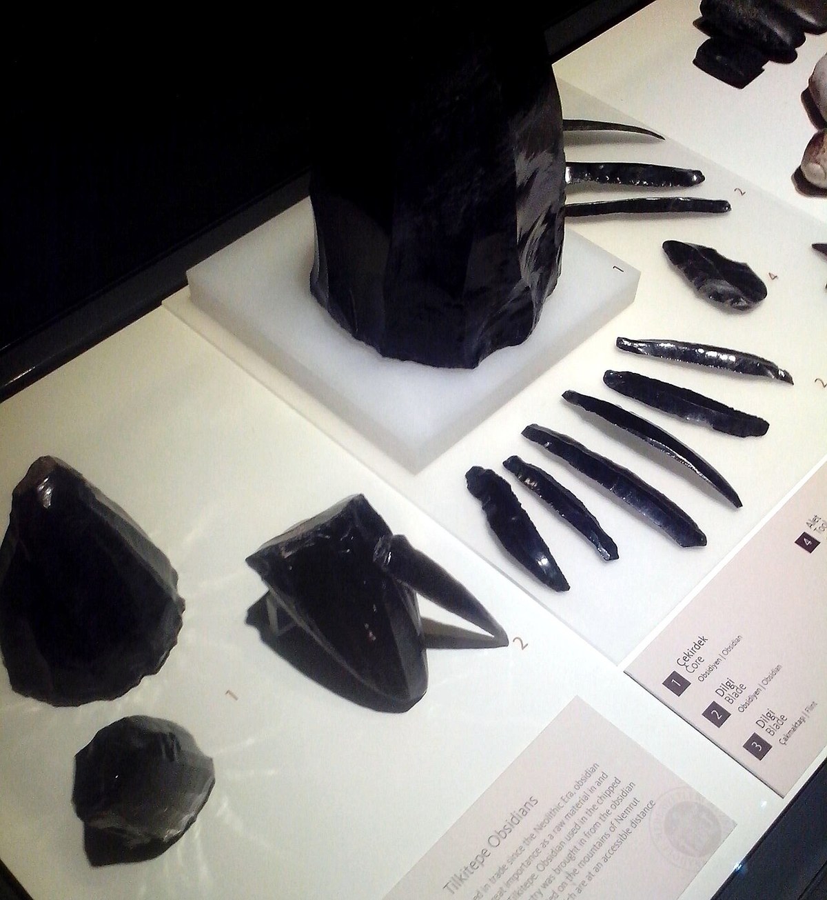 Outils en obsidienne prehistoriques (Turquie), verre volcanique a tranchant exceptionnel