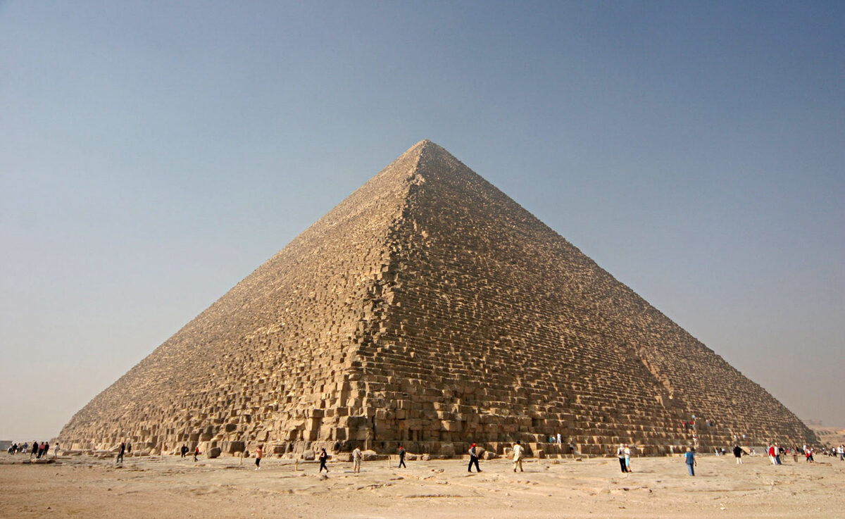 La grande pyramide de Khéops vue depuis le plateau de Gizeh