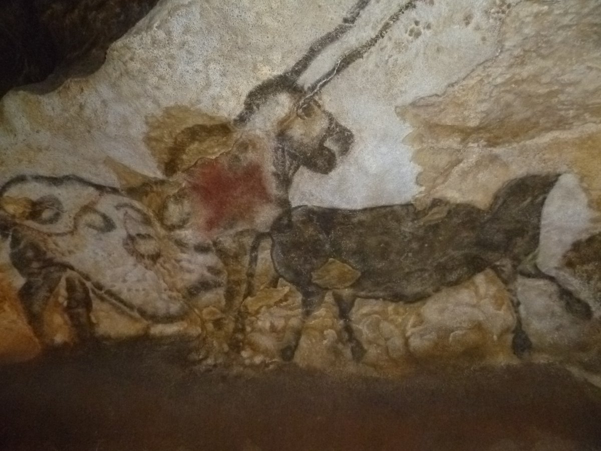 Lascaux cave paintings, Hall of the Bulls, replica