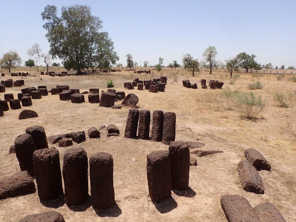 Double circle of laterite monoliths seen from above