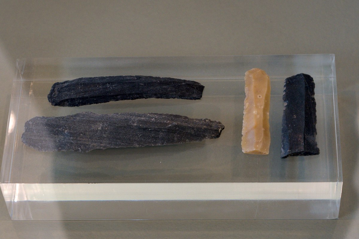 Obsidian blades and flint blade, Tsoungiza, Greece, 6500-5800 BCE
