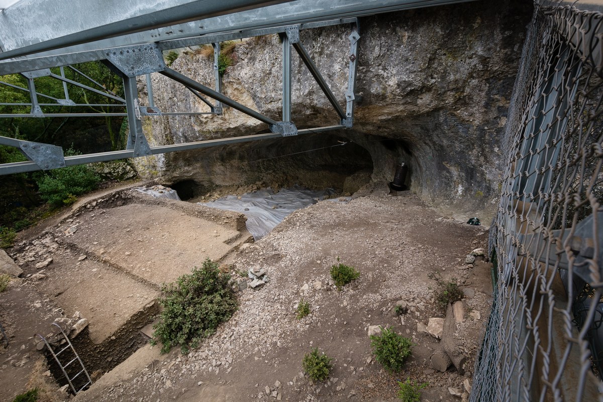 Grotte Mandrin, Malataverne, Drome, France, Neanderthal site