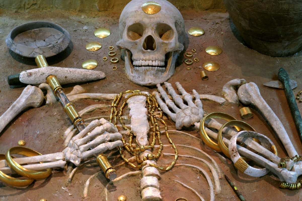 Tombe 43 de la necropole de Varna, l'une des plus riches en or de toute la prehistoire europeenne