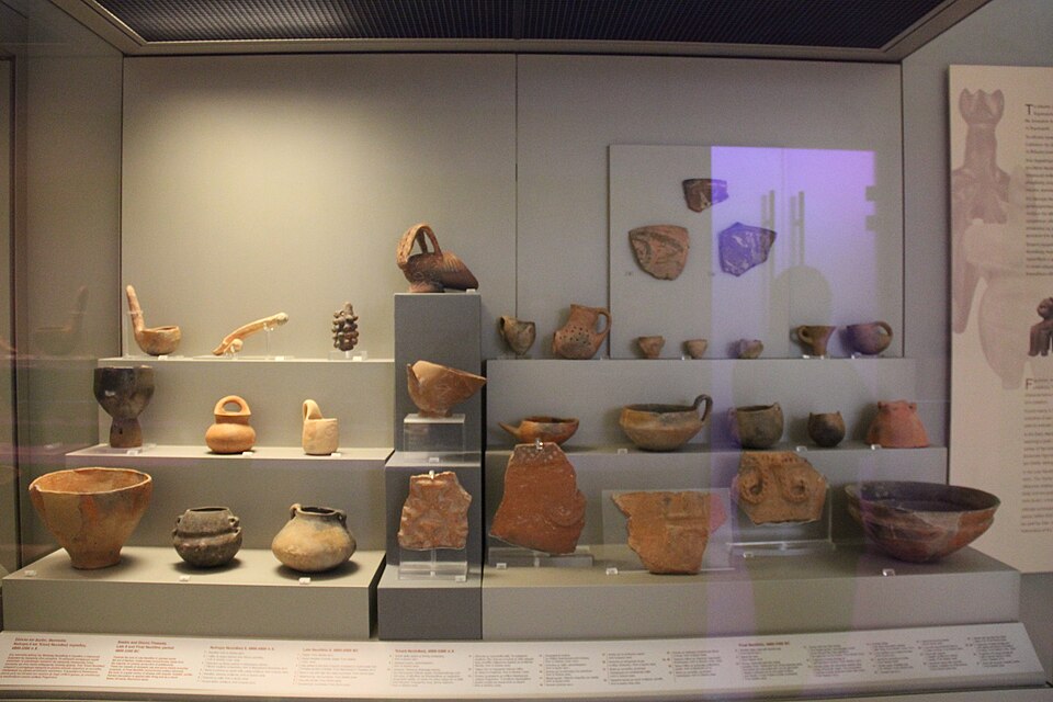 Poterie néolithique grecque, musée archéologique