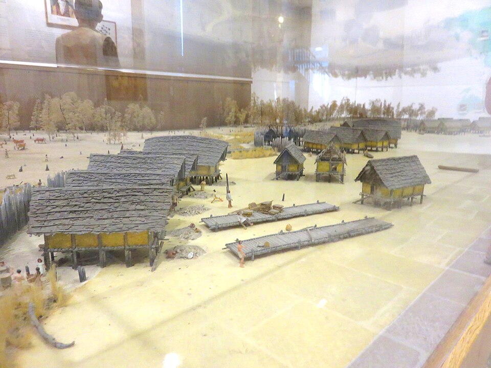 Reconstitution d'un village lacustre néolithique