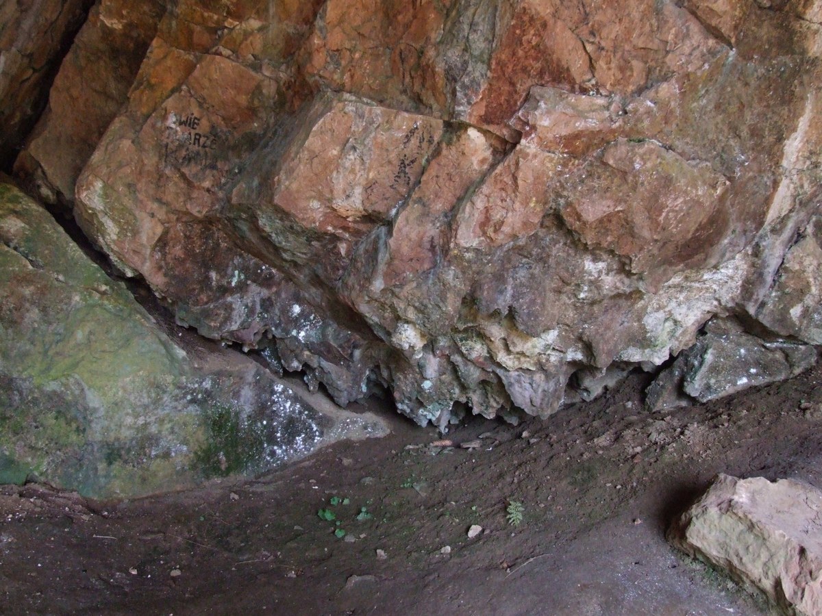 Vue exterieure de la grotte d'Oblazowa dans les Tatras, Pologne