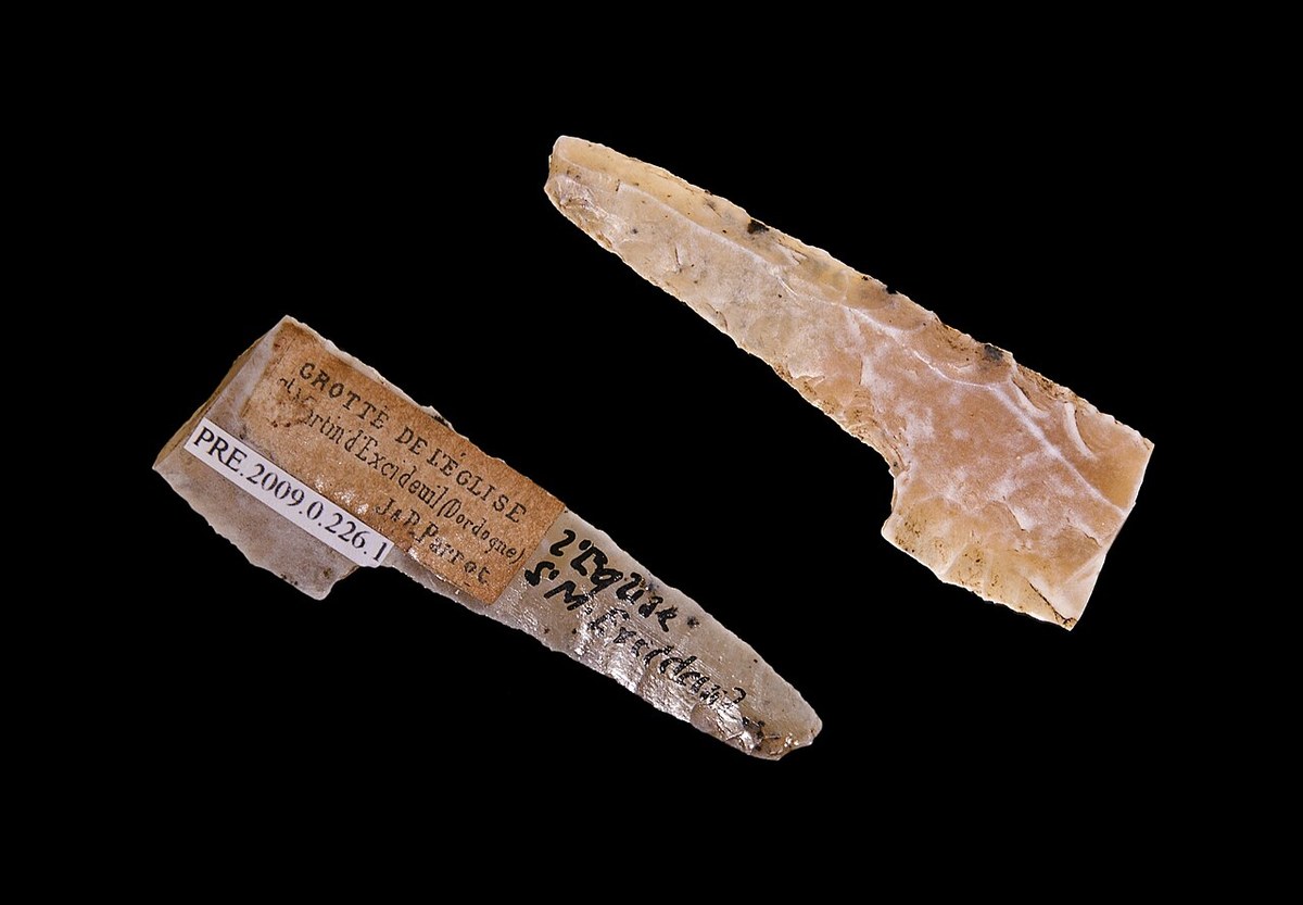 Pointe solutréenne en silex, Périgord