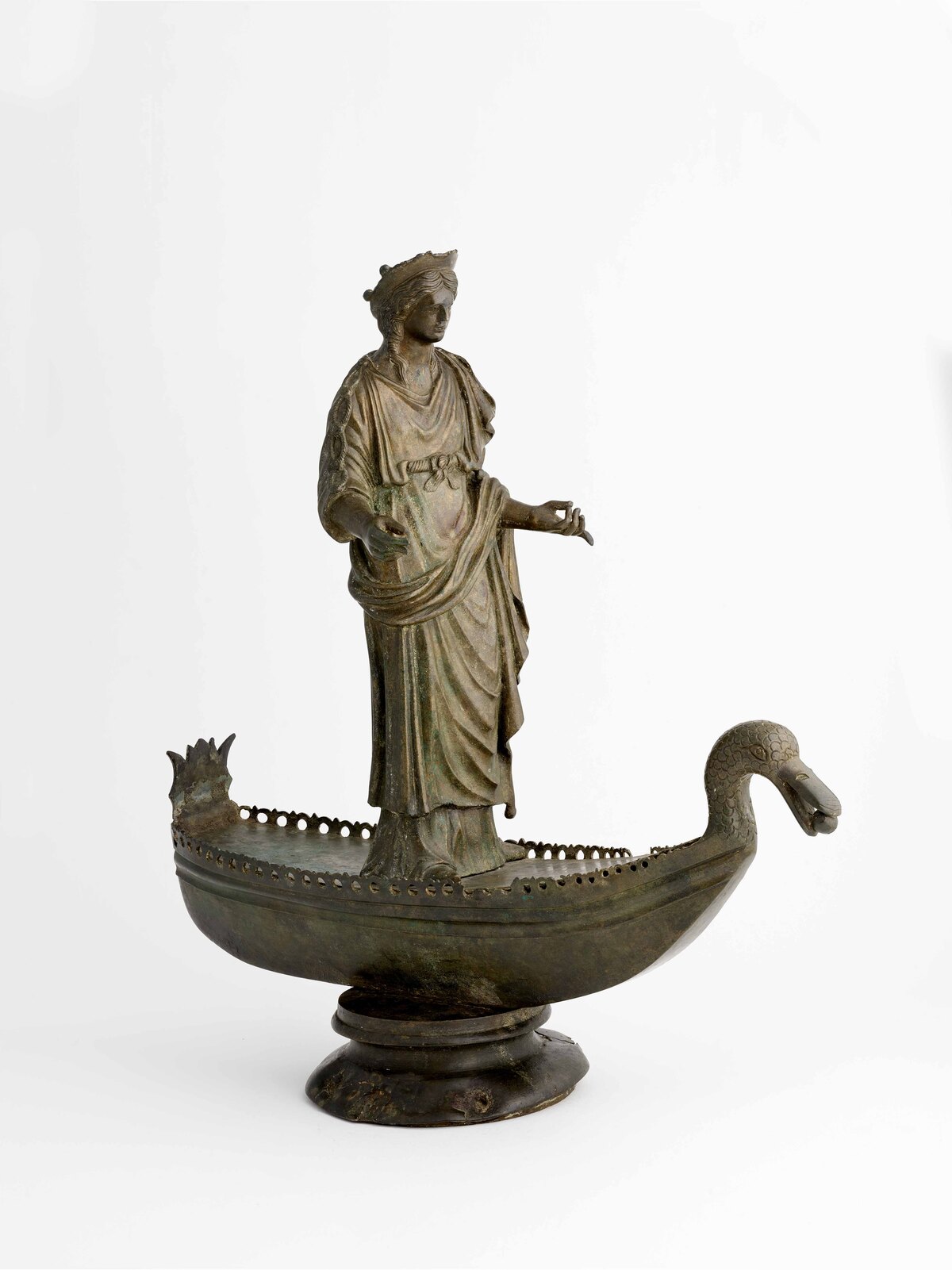 Ex-voto en bois de chêne représentant un personnage et des parties du corps, musée archéologique de Dijon