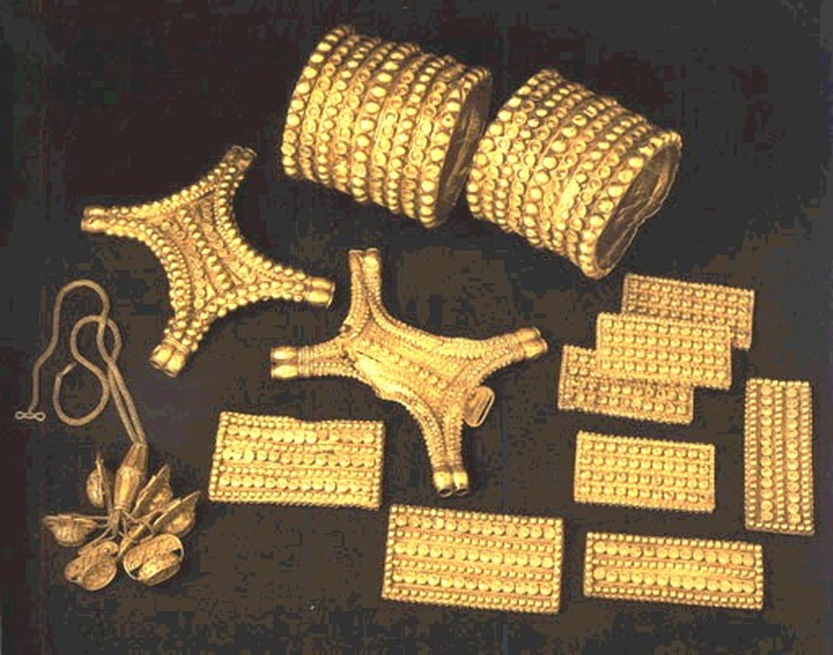 The El Carambolo treasure, gold jewellery of the Tartessian civilisation, 8th century BC