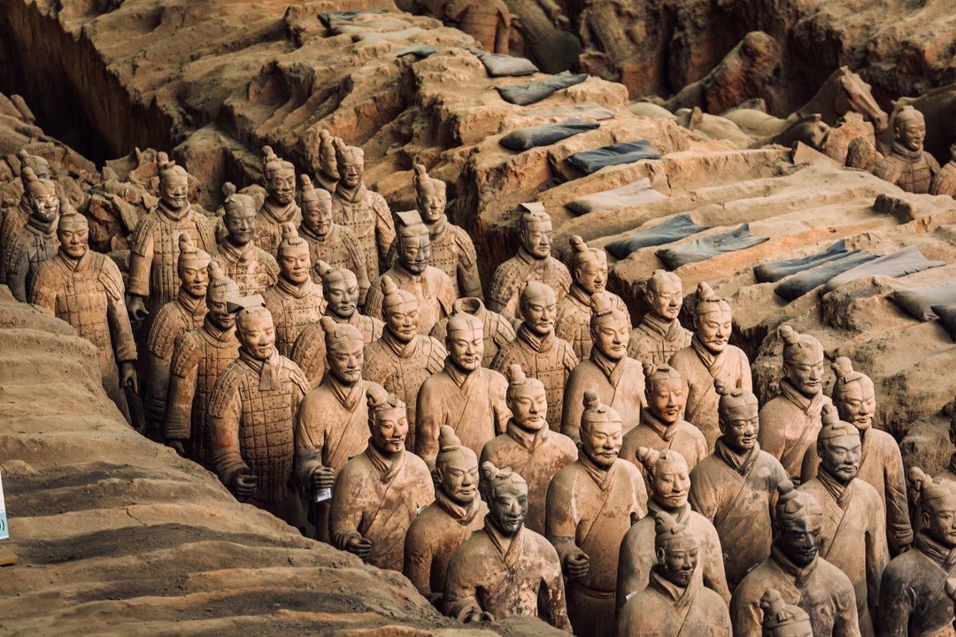 Representation artistique des pieges et defenses du tombeau de Qin Shi Huang
