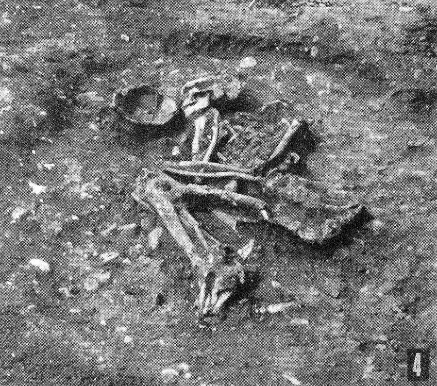 Tombe neolithique endommage, Tchecoslovaquie
