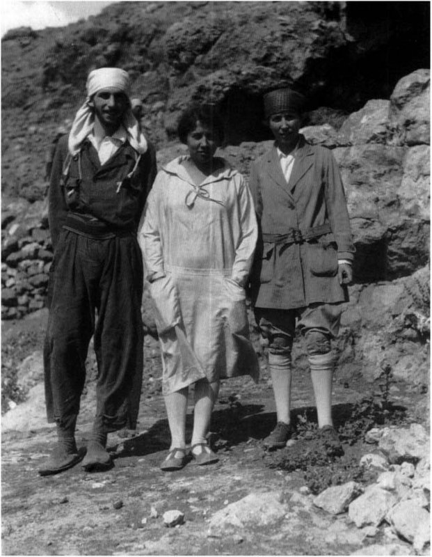 Dorothy Garrod lors des fouilles de la culture natoufienne, 1928