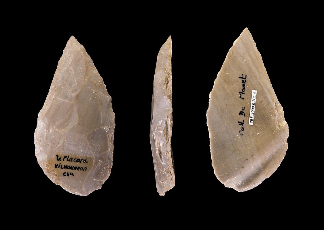 Pointe musterienne en silex, outil de Neandertal