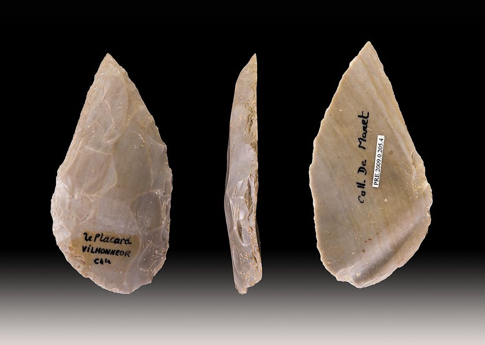 Mousterian flint point