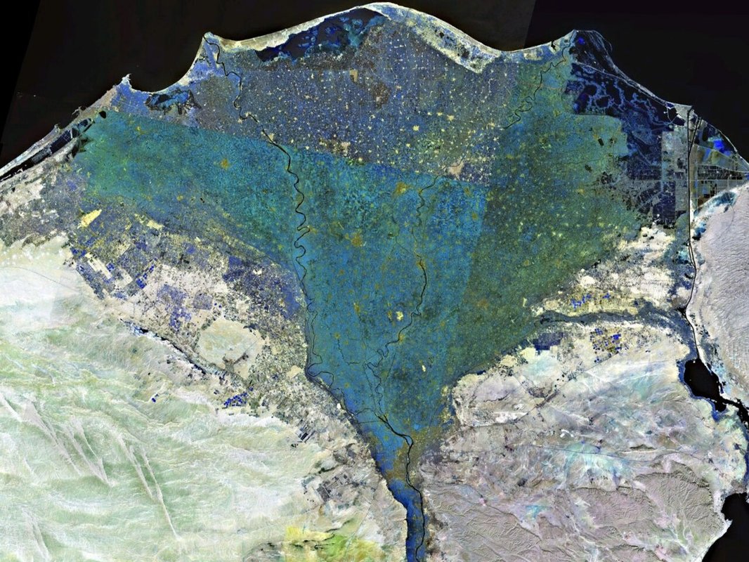 Delta du Nil vu de l'espace, image satellite Landsat en fausses couleurs